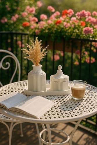 3 Parçalı Beyaz Dekoratif Set – Çizgili Vazo, Kapaklı Mumluk & Oval Tepsi