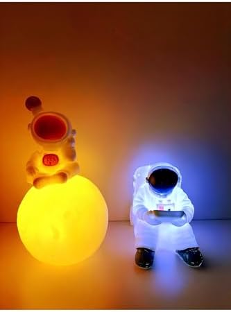 Işık kasabası(30) 3 D küre üzerinde astronot ve oturan astronot LED gece lambası Beyaz