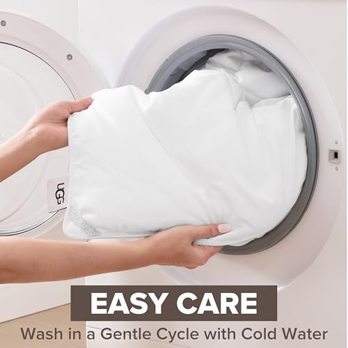 UGG 23742 Aimee Tam Kraliçe Temel Yorgan Yumuşak ve Rahat Kapitone Battaniye Makinede Yıkanabilir Otel Tarzı 228,6 x 233,6 cm Kutu Dikişli Alternatif Yorganlar, Tam/Kraliçe, Parlak Beyaz