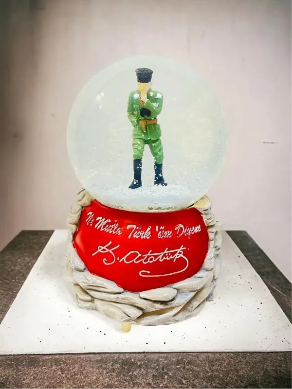 Atatürk Kar Küresi Işıklı Müzikli ve Püskürtmeli Büyük Boy Kar Küresi İzmir Marşı Müziği Çalan RGB Aydınlatmalı 15cm x 10cm