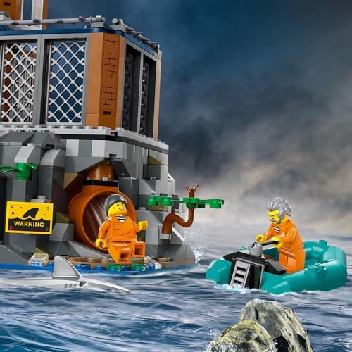 City Hapishane Adası 60419-7 Yaş ve Üstü Kız ve Erkek Çocuklar için, Gemi 7 Figür ve Köpek, Köpekbalığı Figürleri İçeren Araç Seti, Doğum Günü Hediyesi Fikri (980 Parça)