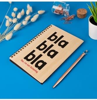 Yes I 'Am Not Listening Tasarımlı 8 Cm X 12 Cm Ölçülerinde Çizgisiz 48 Yaprak Ahşap Kapaklı Defter