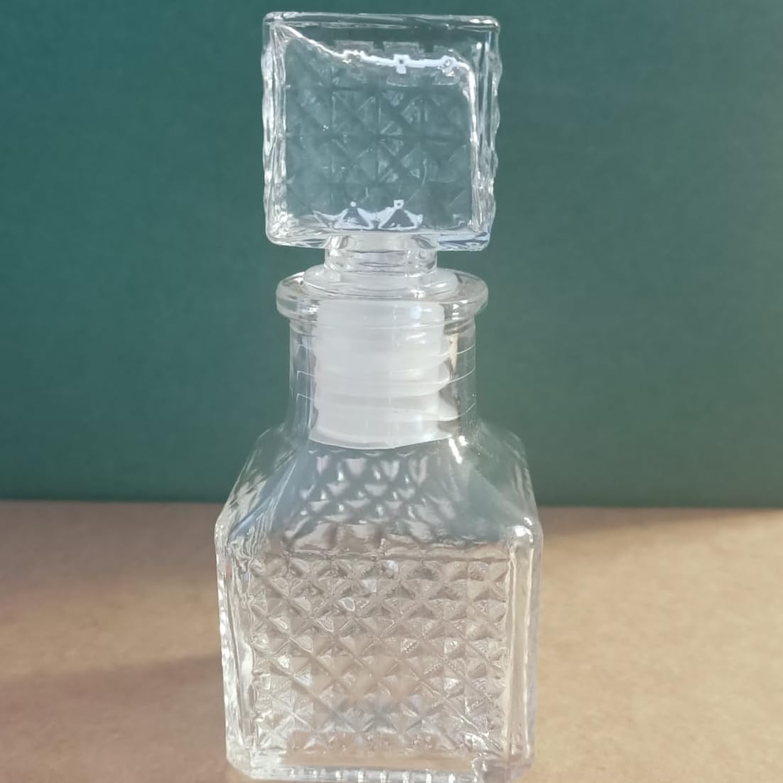 - Kare Motifli Kapaklı Cam Şişe 50 cc 1 Adet