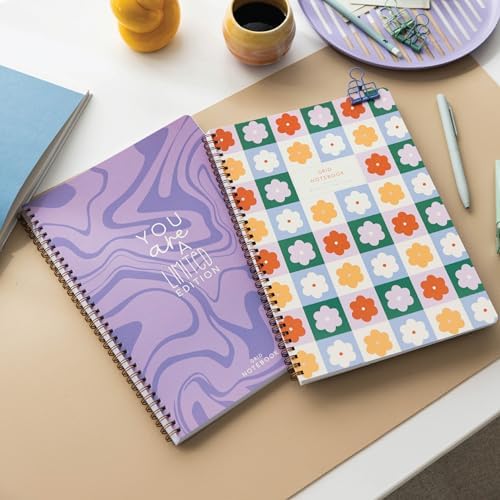 A4 Spiralli Karton Kapak 2’li Set Kareli Okul Defteri 80 yaprak, Ders Programlı Lila Çiçek