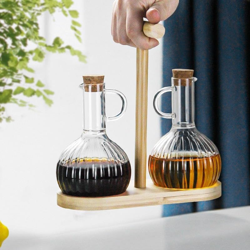 2'li Bambu Stand ile Cam Yağdanlık ve Sirkelik Seti, Yemek Masası ve Sofralarınız İçin Bambu Standlı Şık Masa Üstü Yağ ve Sirke Şişeleri
